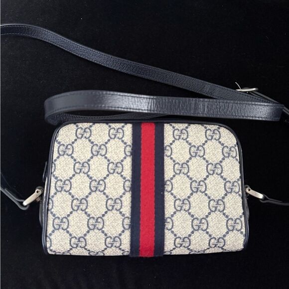 Brand new Gucci navy  and Cream Crossbody Bag with Gg logo crossbody - Picture 10 of 17